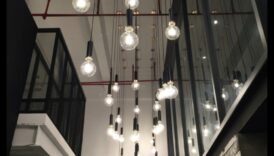 ما هي بعض الأفكار الجذابة لأضواء Edison Bulb للمطبخ الصناعي الأنيق؟