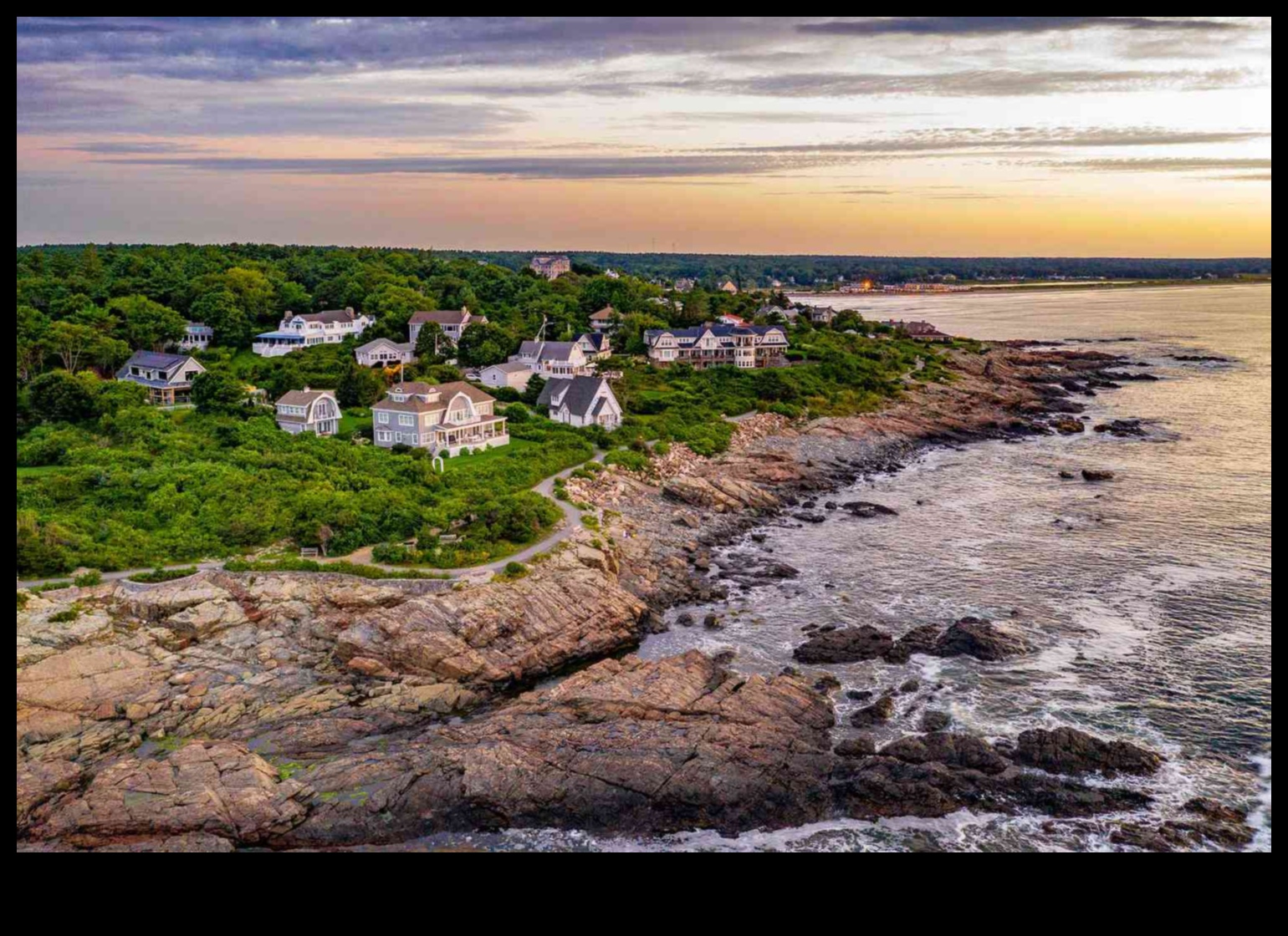 أمواج الجمال: إعادة تصور المناظر الساحلية والساحلية
