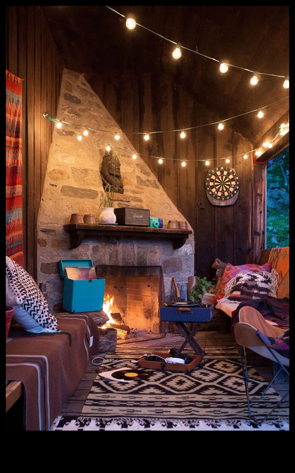 هل هناك أي نصائح لخلق جو مريح مع Fairy Lights في Boho Modern Decor؟